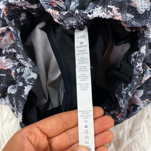 Lululemon Hotty Hot Short II Long 4" Spring Bloom Multi / Black - Picture 3 of 5